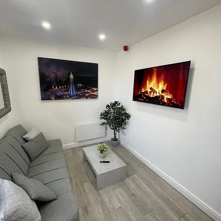 Apartment Osborne Luxury Hot Tub And Jacuzzi Blackpool