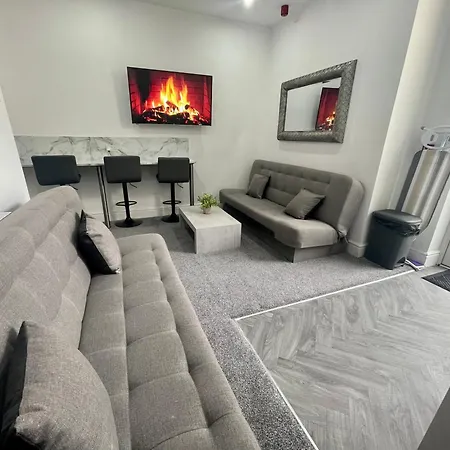 Osborne Luxury Hot Tub And Jacuzzi *