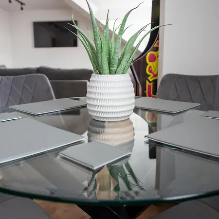 Gynn - Two Apartment Blackpool