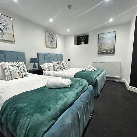Wellington By Sasco Apartment