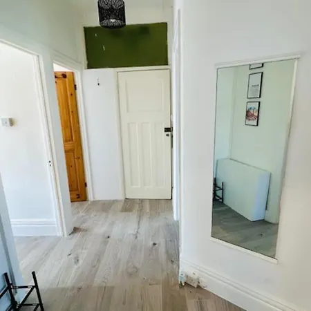 Jesmond Apartment