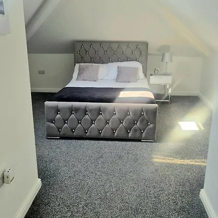 Deluxe On Mersey One *