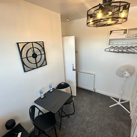 Pensionat Runway - Minutes From Winter Gardens - Dog Friendly - Exceptionally Quiet - Very Close H&a Social Club (adults Only) *