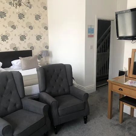 Guest house Edenfield Number 42 *