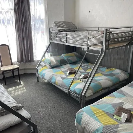 The Merlin Hotel 2*