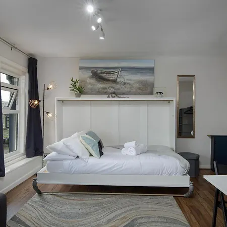 Apartment Lunar