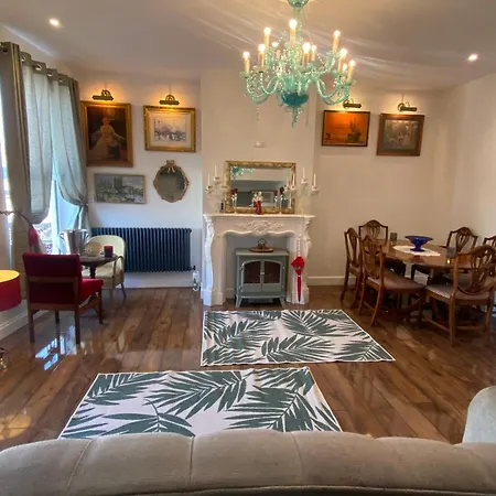 New 2 Bedroom Flat In Apartment