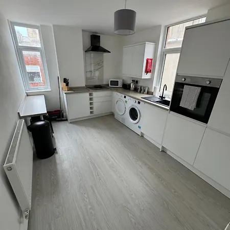 Theo 150 Meters From The Winter Gardens Large Groups Welcome Apartment