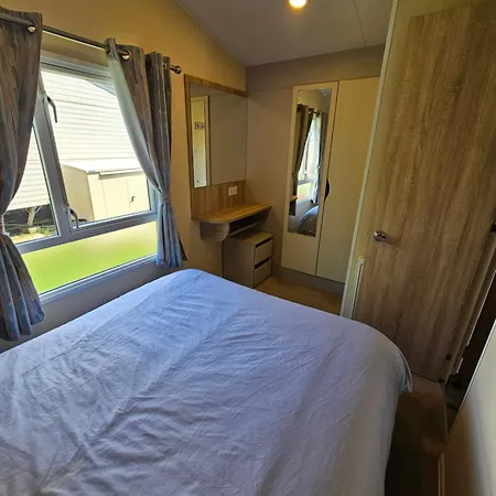 Campsite Cosy Caravan Haven Marton Mere