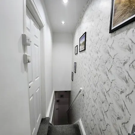 Immaculate 2-bed House In *