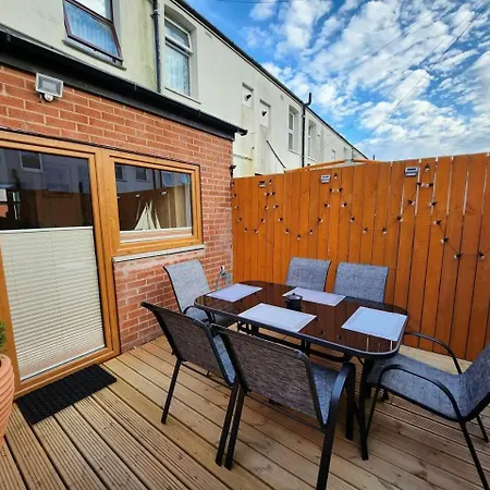 Immaculate 2-bed House In Holiday home *