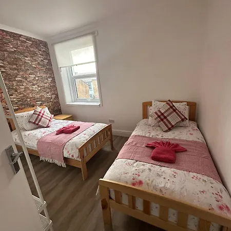 Suli House- Holiday Flats & En-Suite-Families And Couples Only Apartment