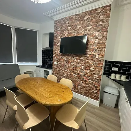 Apartment Suli House- Holiday Flats & En-Suite-Families And Couples Only