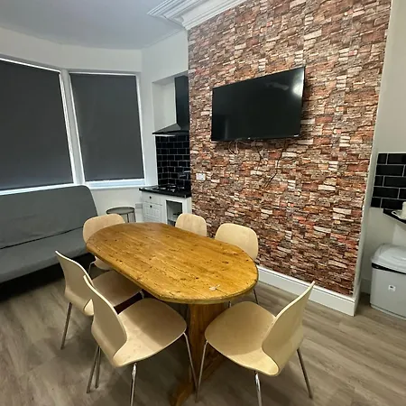 Suli House- Holiday Flats & En-Suite-Families And Couples Only Apartment