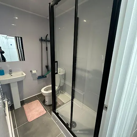 Suli House- Holiday Flats & En-Suite-Families And Couples Only * Blackpool