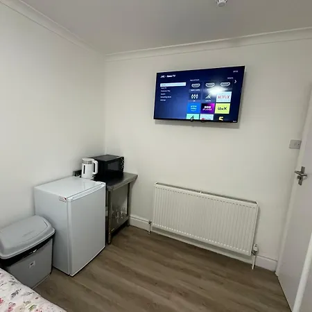 Suli House- Holiday Flats & En-Suite-Families And Couples Only