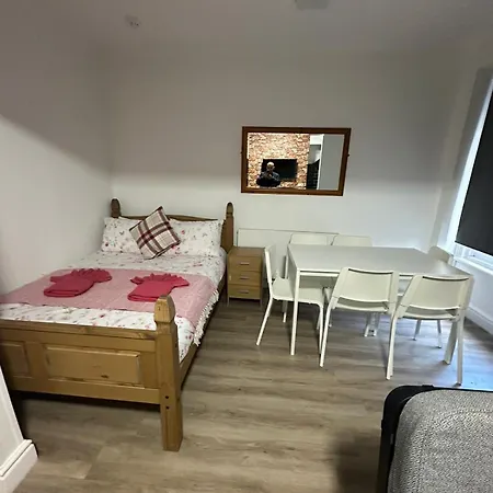 Apartment Suli House- Holiday Flats & En-Suite-Families And Couples Only Blackpool