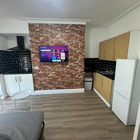 Suli House- Holiday Flats & En-Suite-Families And Couples Only