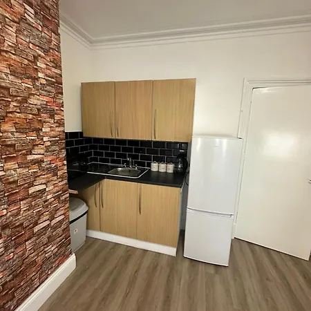 Suli House- Holiday Flats & En-Suite-Families And Couples Only *