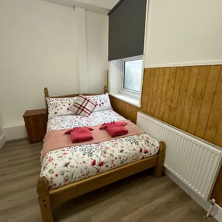 Suli House- Holiday Flats & En-Suite-Families And Couples Only
