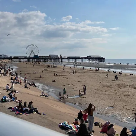 Guest house Double With Private Bathroom Partial Tower View 16 Havelock Street - 5 Blackpool