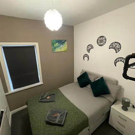 Bank Street 7 Apartment *