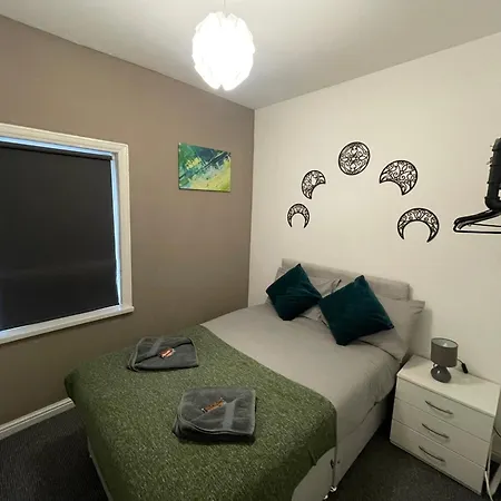 Bank Street 7 *