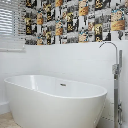 Vibrant 3 Bed