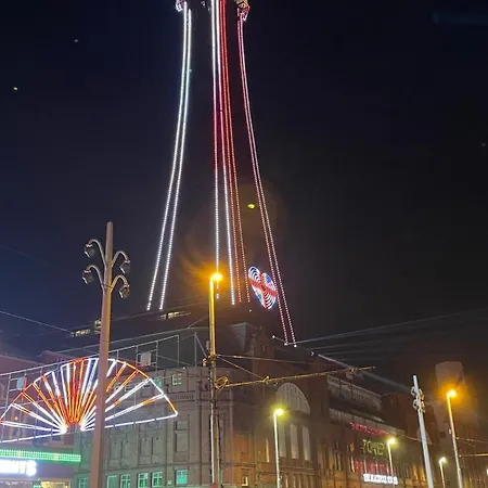 Double With Private Bathroom Partial Tower View 16 Havelock Street - 5 * Blackpool