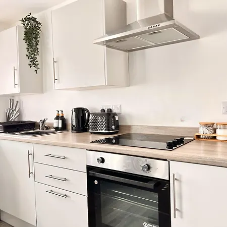 Two-bedroom Next To Winter Gardens With Free On-site Parking, Blackpool
