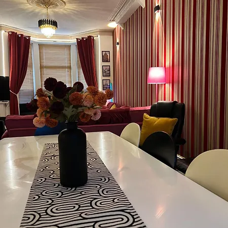 Winter Gardens Large Modern Holiday home Blackpool