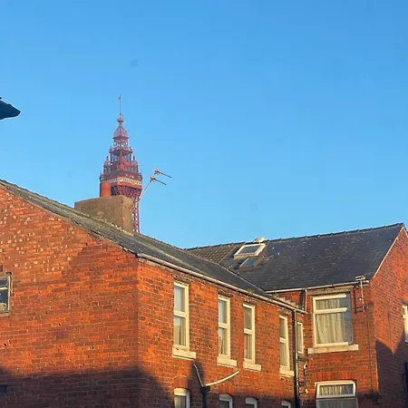 Guest house Double With Private Bathroom Partial Tower View 16 Havelock Street - 5 *