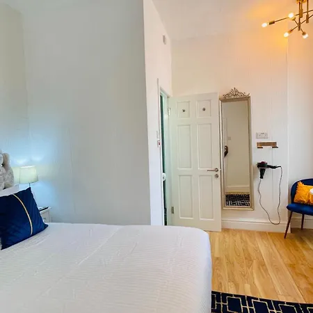 Double With Private Bathroom Partial Tower View 16 Havelock Street - 5 * Blackpool