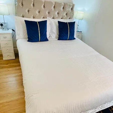 Double With Private Bathroom Partial Tower View 16 Havelock Street - 5 *