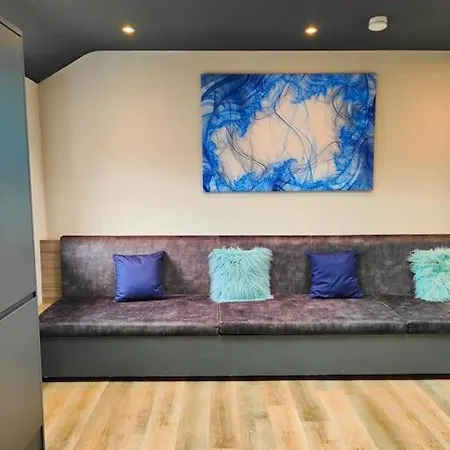 Apartment Sloane Modern 2 Bedroom Seafront *