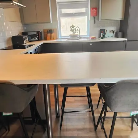 Sloane Modern 2 Bedroom Seafront Apartment