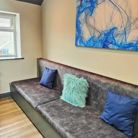 Apartment Sloane Modern 2 Bedroom Seafront *