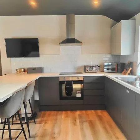 Sloane Modern 2 Bedroom Seafront Apartment