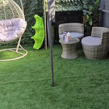 Guest house Ensuite With Private Entrance And Private Garden