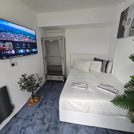 Ensuite With Private Entrance And Private Garden Guest house Blackpool