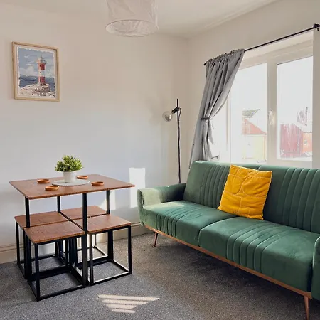 Apartment Two-bedroom Next To Winter Gardens With Free On-site Parking, *