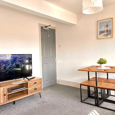 Two-bedroom Next To Winter Gardens With Free On-site Parking,