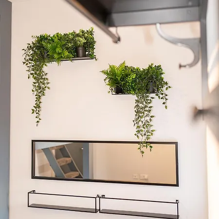 Charles Alexander Short - Vibe Apartment