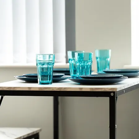 Charles Alexander Short - Vibe Apartment *