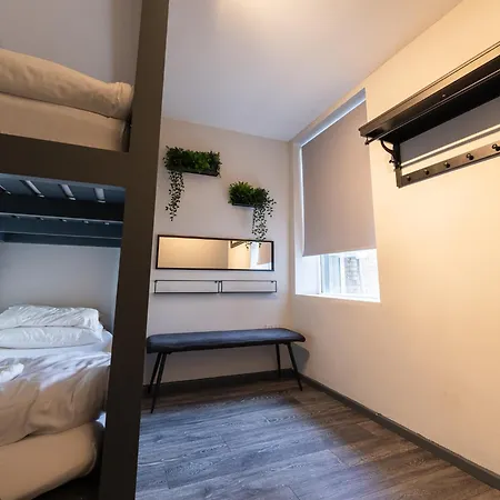 Charles Alexander Short - Vibe Apartment *