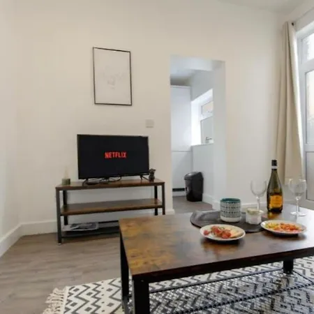 Beautiful & Spacious In Centre