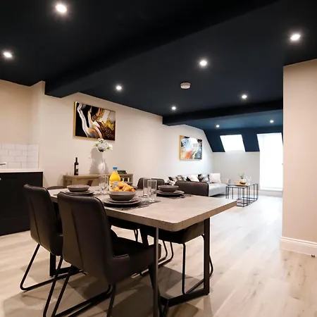 Oceania Apartment