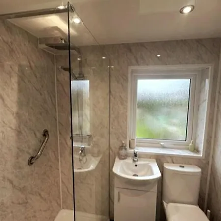 Cozy 2bd House In - Family Friendly Apartment Blackpool