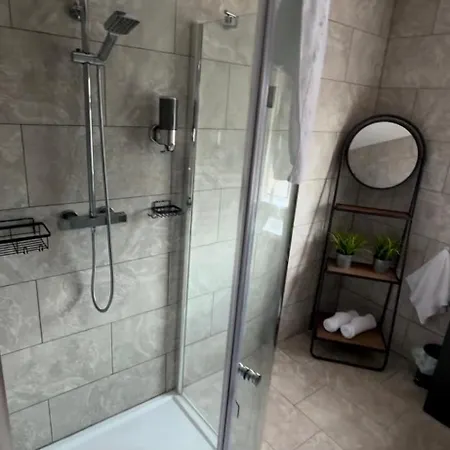 Melville House - Pet Friendly Holiday home