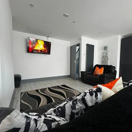Melville House - Pet Friendly